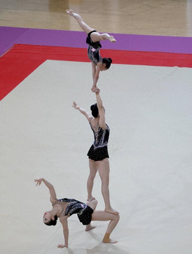 男子四人以, https